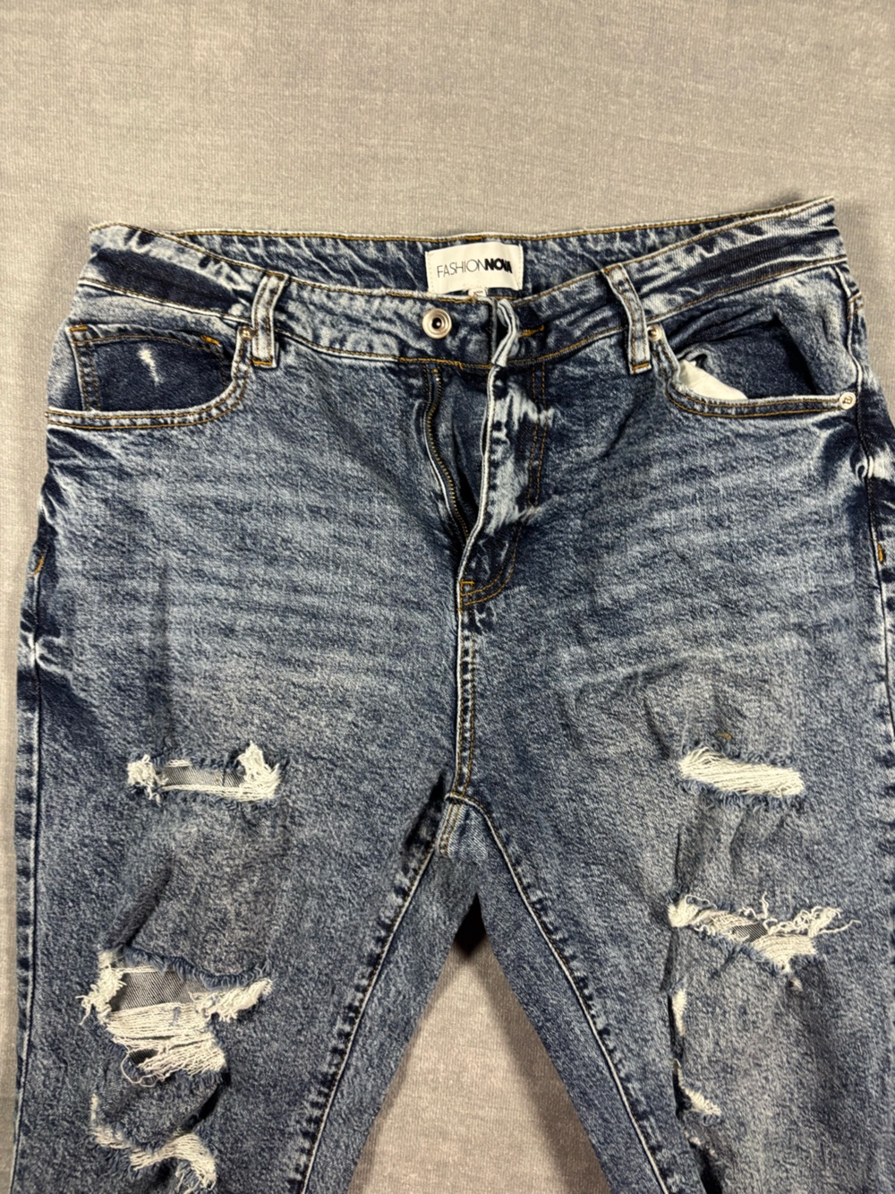High-waisted distressed denim jeans #distresseddenim